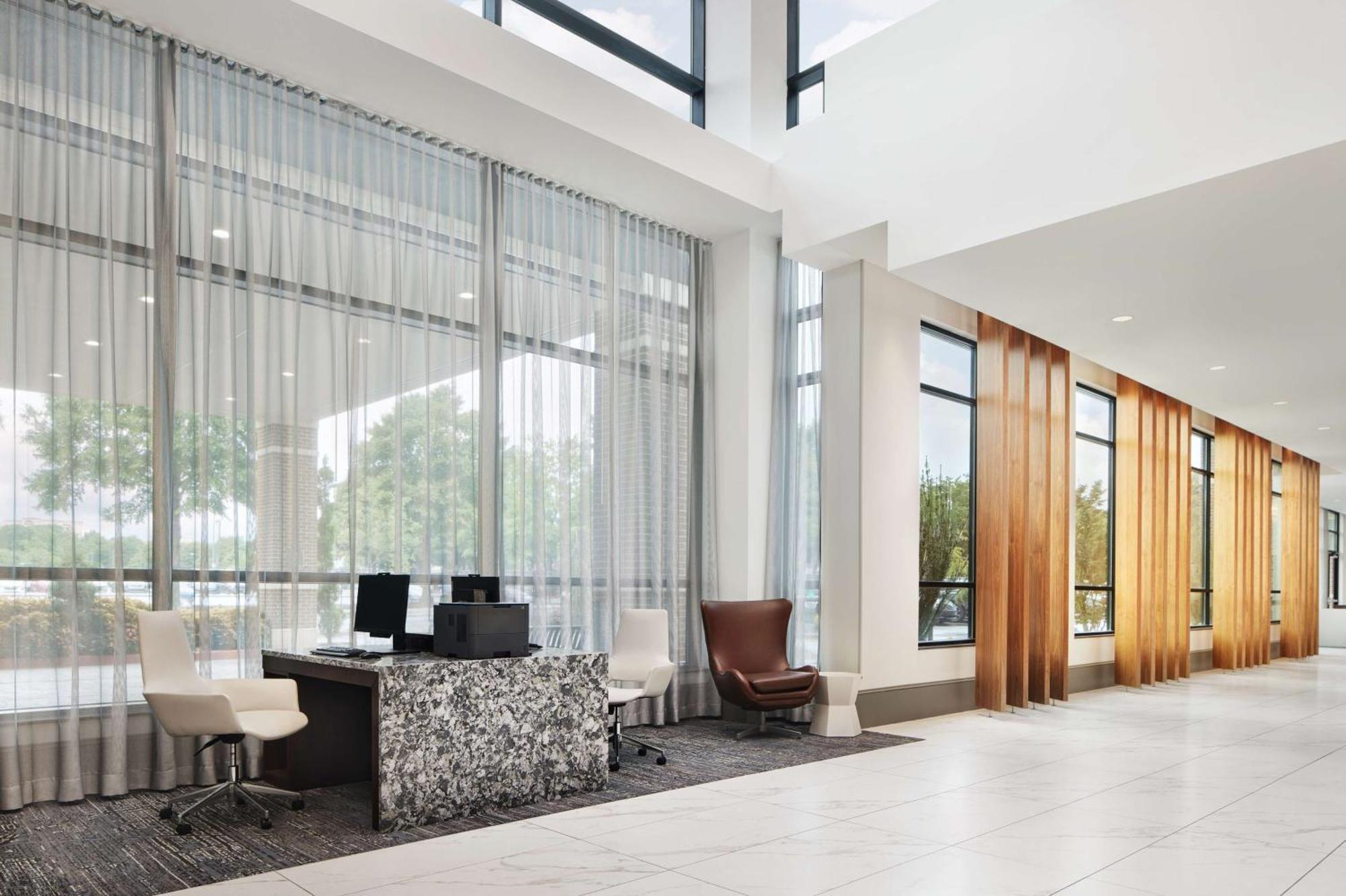Embassy Suites By Hilton Atlanta Airport North Hapeville Exterior photo