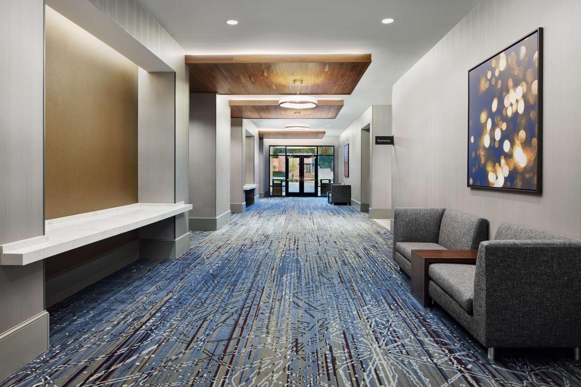 Embassy Suites By Hilton Atlanta Airport North Hapeville Exterior photo