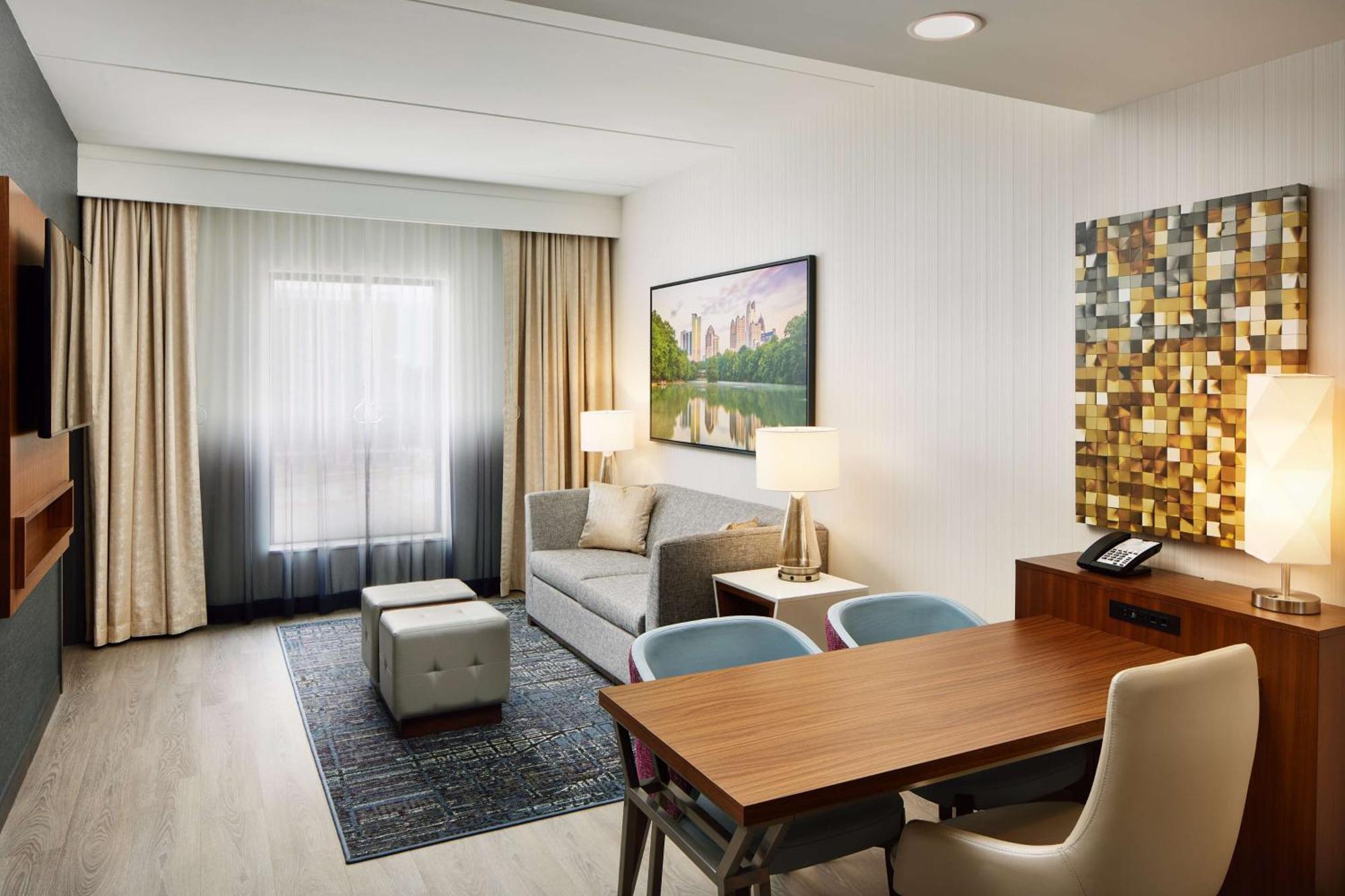 Embassy Suites By Hilton Atlanta Airport North Hapeville Exterior photo