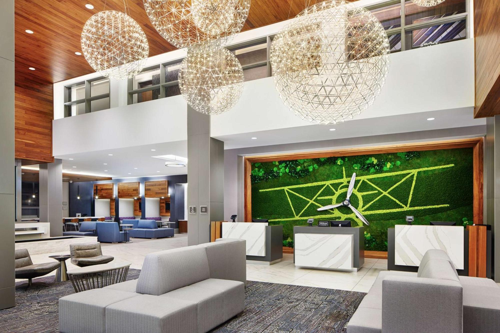 Embassy Suites By Hilton Atlanta Airport North Hapeville Exterior photo
